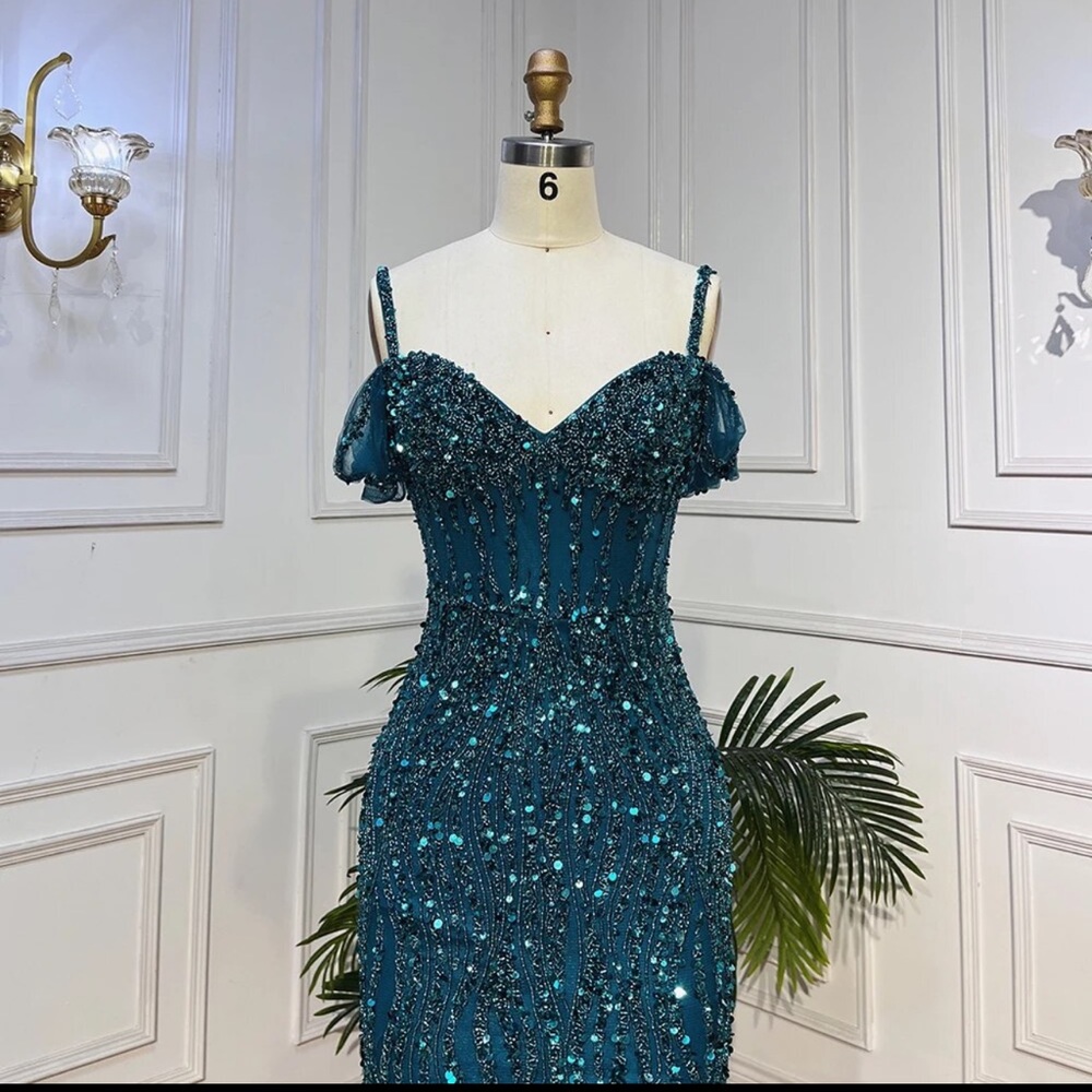 BRAND NEW EMERALD GREEN FEATHER GOWN🔥😍 - Picture 4 of 8